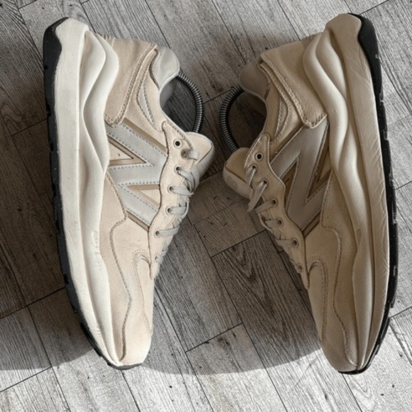 New Balance 5740 Nimbus women's 9.5‎ Sea Salt & White Low Top Sneaker  Running - Picture 5 of 10